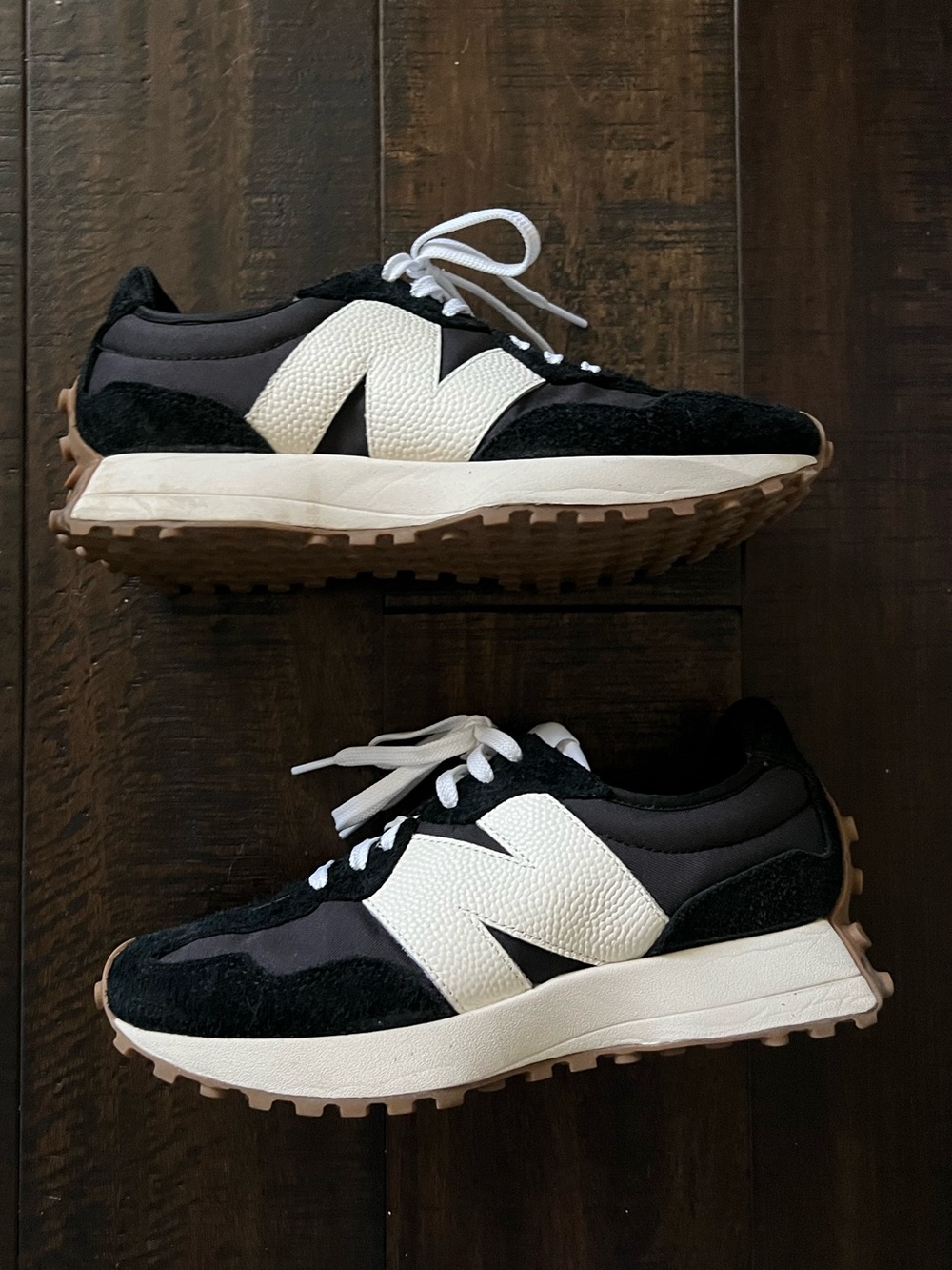 New Balance 327 Black/White